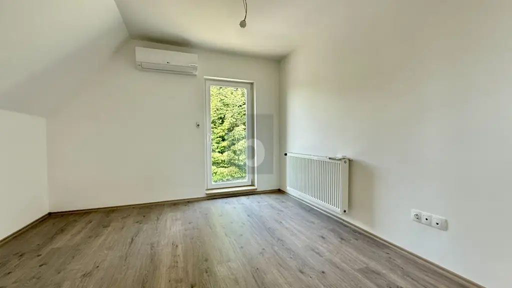 PANORAMAHAUS MIT KELLER & GÄSTEHAUS - DIE BURG ZUM GREIFEN NAH