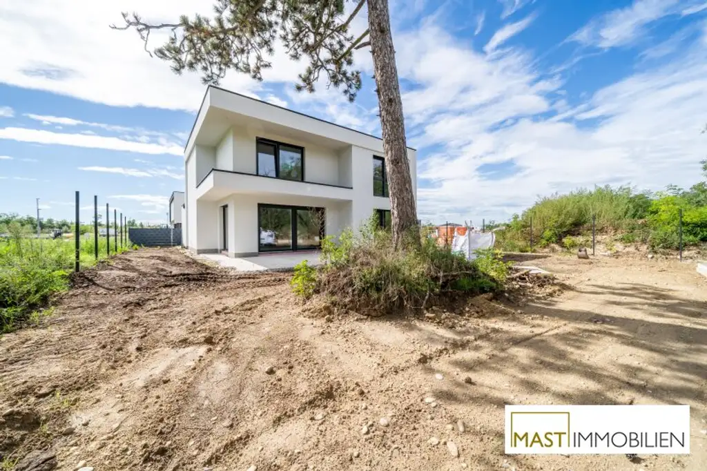 ERSTBEZUG - Modernes Einfamilienhaus mit 148 m² Wohnfläche, Balkon, Terrasse & 2 PKW-Stellplätzen in Strasshof – belagsfertig!