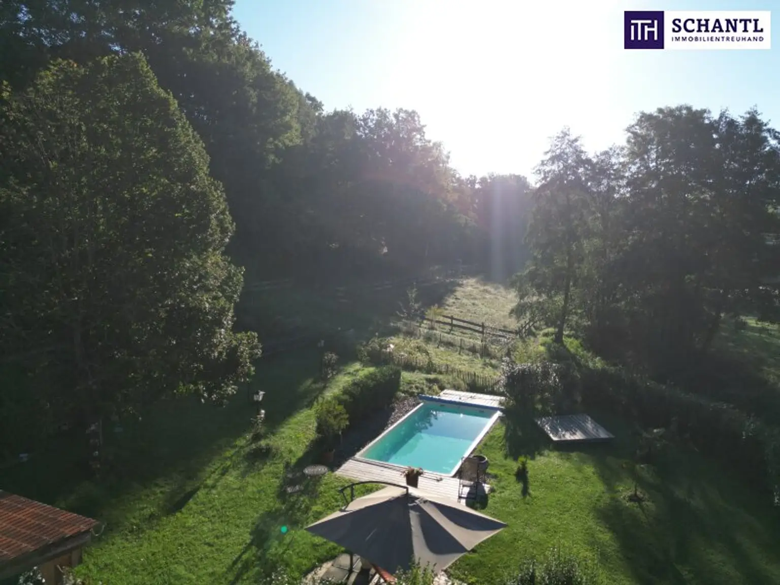 SENSATIONELLES JUWEL! Exklusiver Vierkanthof im Thermenland Steiermark – Wohnen, Reiten & Leben mit Pool und Natur!