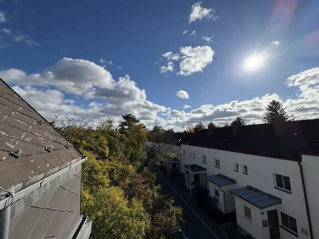 Ruhige 2-Zimmer Wohnung mit Grünblick, Terrasse + 2 Garagenplätzen