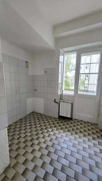 2-Zimmer-Wohnung in brauchbarem Zustand (Sanierungsbedarf!) - Balkon+Hofausrichtung - 3.Stock OHNE Lift
