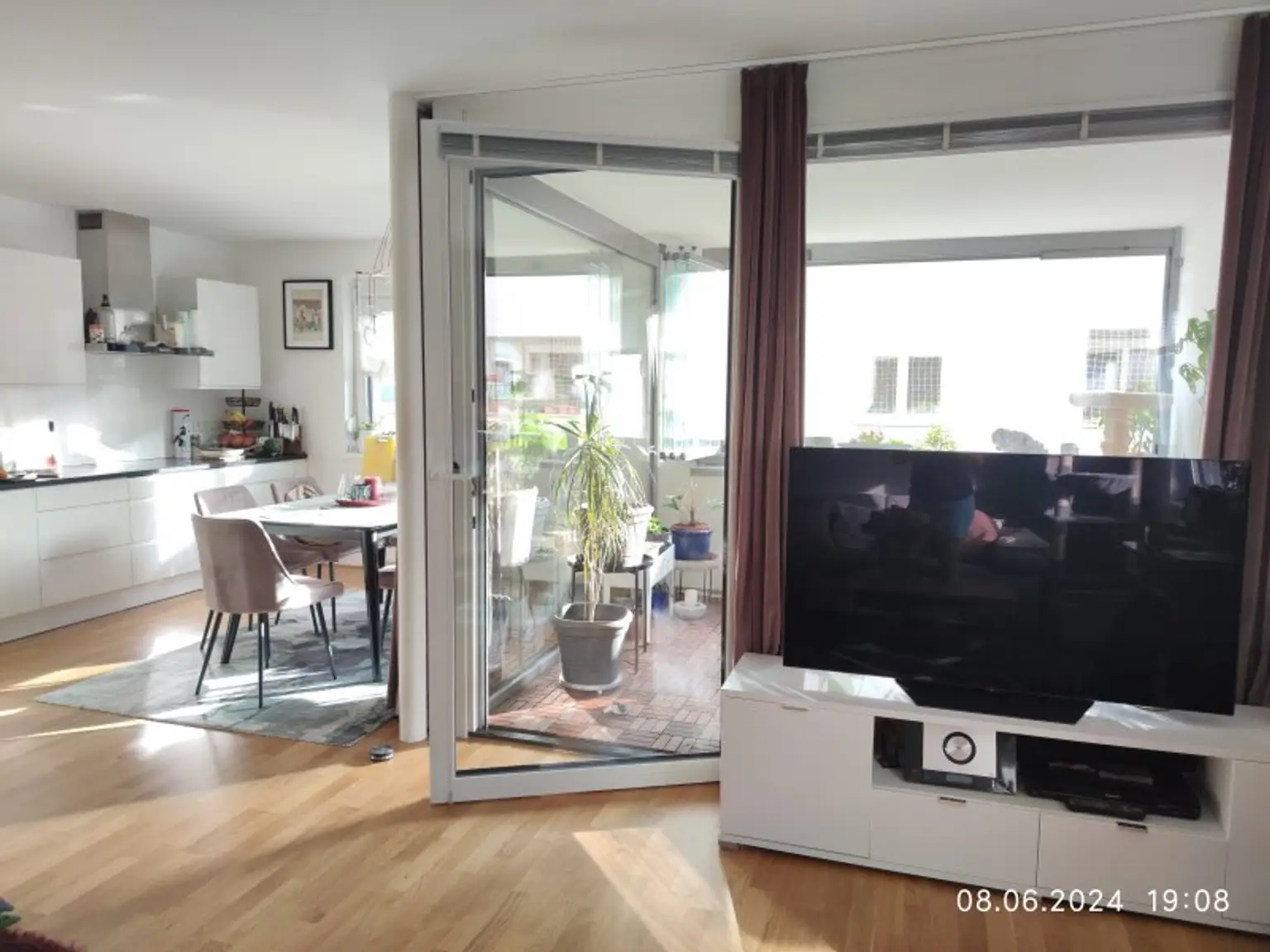 Telfs: 2-Zimmer-Neubauwohnung mit verglaster Loggia, Tiefgarage und hochwertiger DAN-Küche in zentraler ruhiger Lage zu kaufen