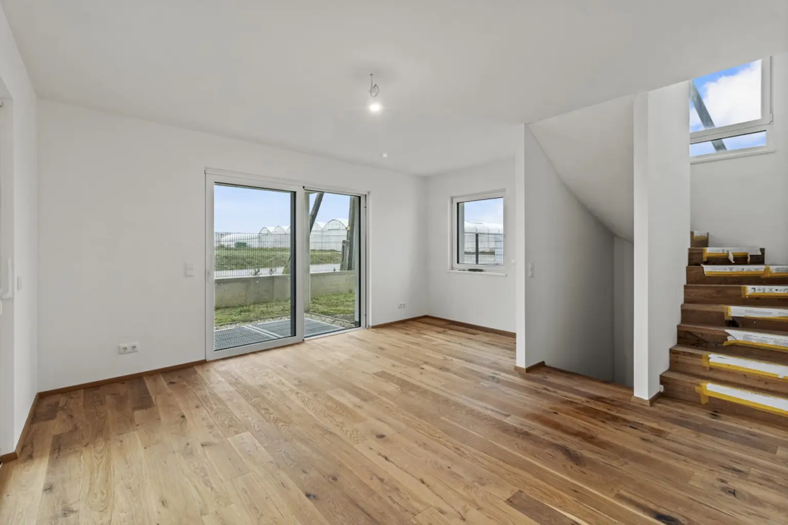 1 | ++ NEU ++ REIHENHAUS mit Balkon, Terrasse und Wohnkeller in NEUESSLING | Prima Service Immobilien