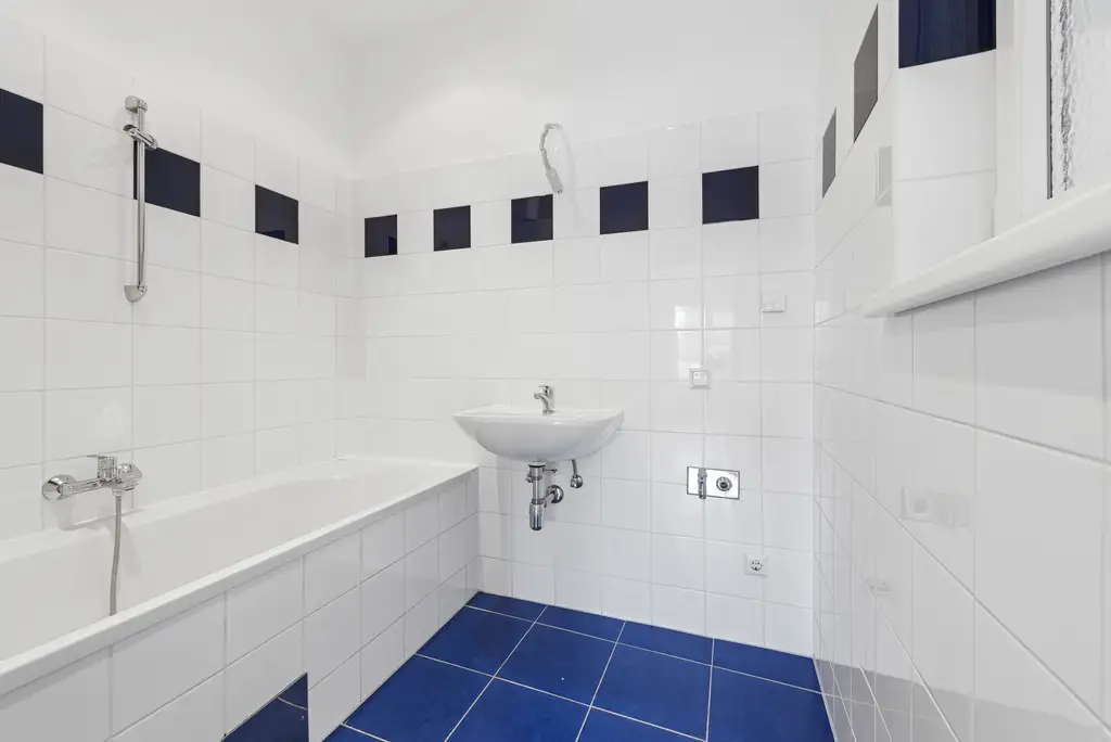 ALTHIETZING: Hervorragender Grundriss 2-Zimmer + Küche + Kabinett + Schrankraum