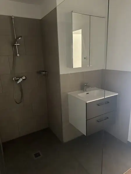 120 Meter zur U1 Oberlaa- Sonnige, barrierefreie Gartenwohnung mit Top U1 Anbindung- inkl. Küche