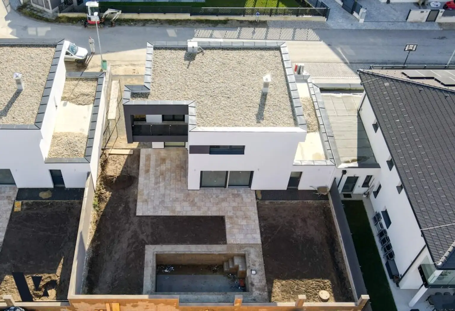 BELAGSFERTIGES DESIGNERHAUS MIT GARTEN & POOL IN STRASSHOF