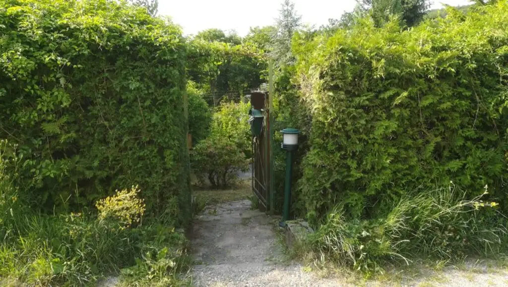 + MIETHAUS IM WIENERWALD + EIGENGARTEN + HAUSTIERE ERLAUBT +