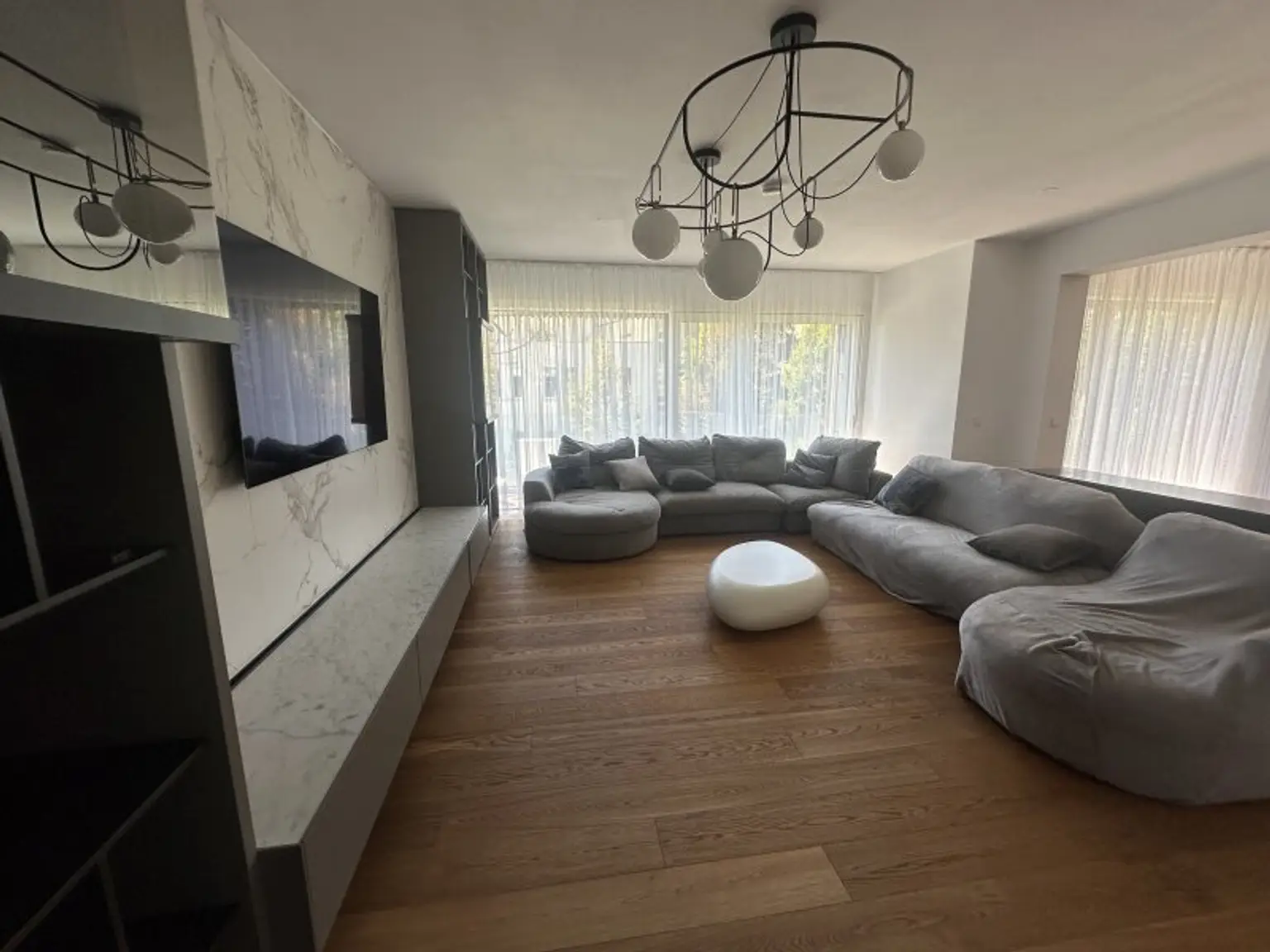 LUXUS GARTENWOHNUNG mit 300 m² Privatgarten im 1190 Wien + Pool und Gym