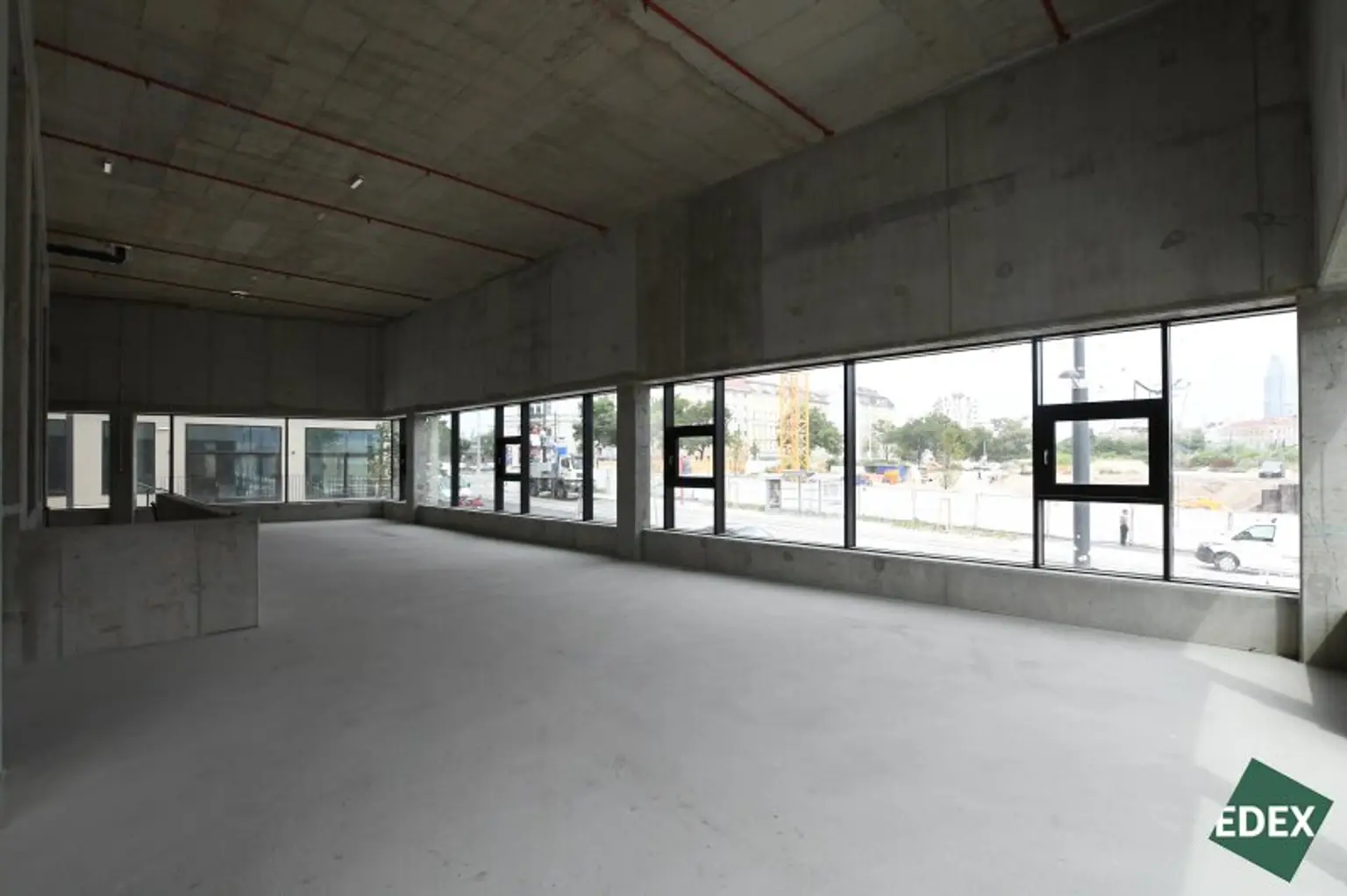 Erstbezug | Moderne Gewerbefläche mit hoher Sichtbarkeit und Terrasse auf zwei Etagen - unbefristet