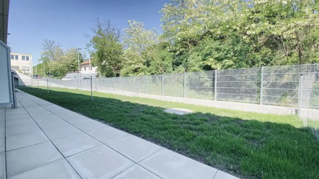 Schönes Wohnen mit Freiraum: Lichtdurchflutete Gartenwohnung mit Terrasse
