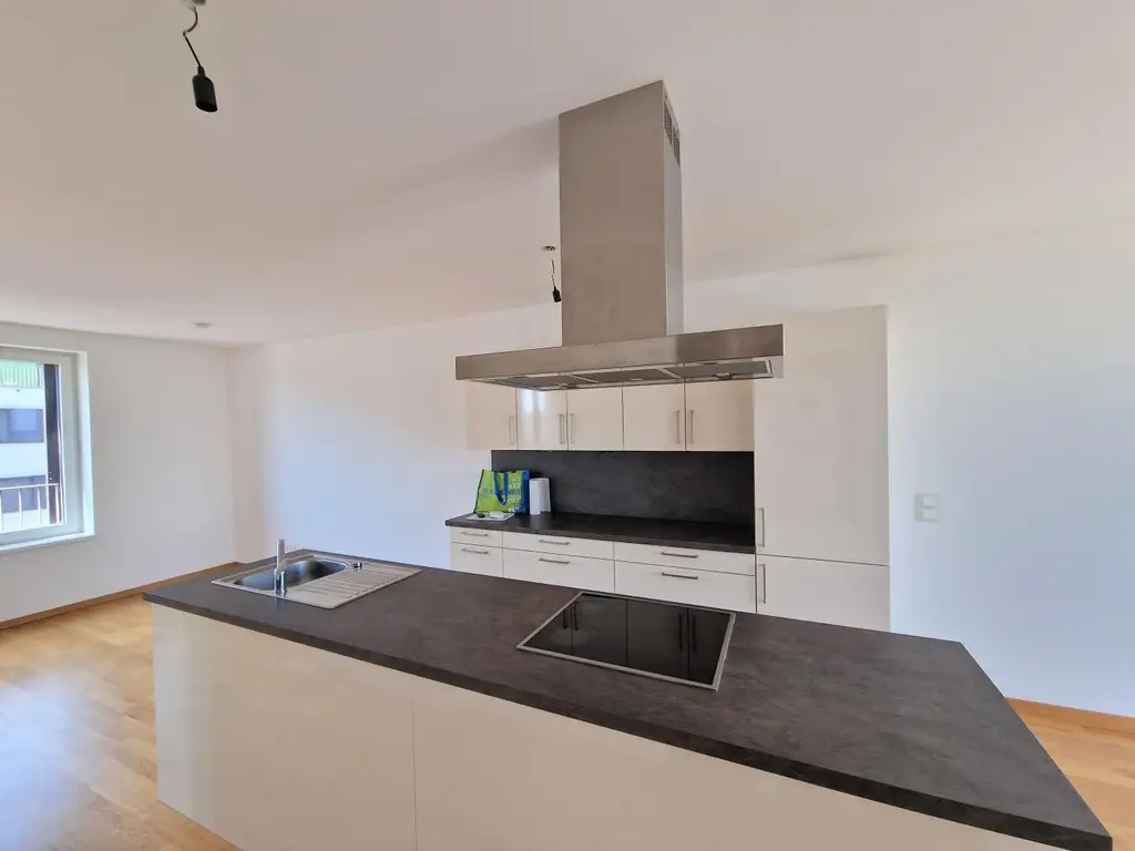 Moderne 3 Zimmer Wohnung ++ große Loggia ++ Gym ++ 7.OG