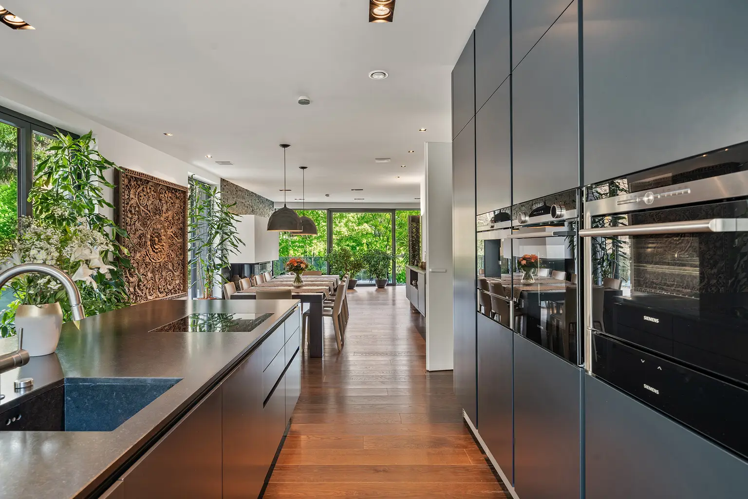 Energieeffiziente Villa mit Pool & unverbaubarem Waldblick