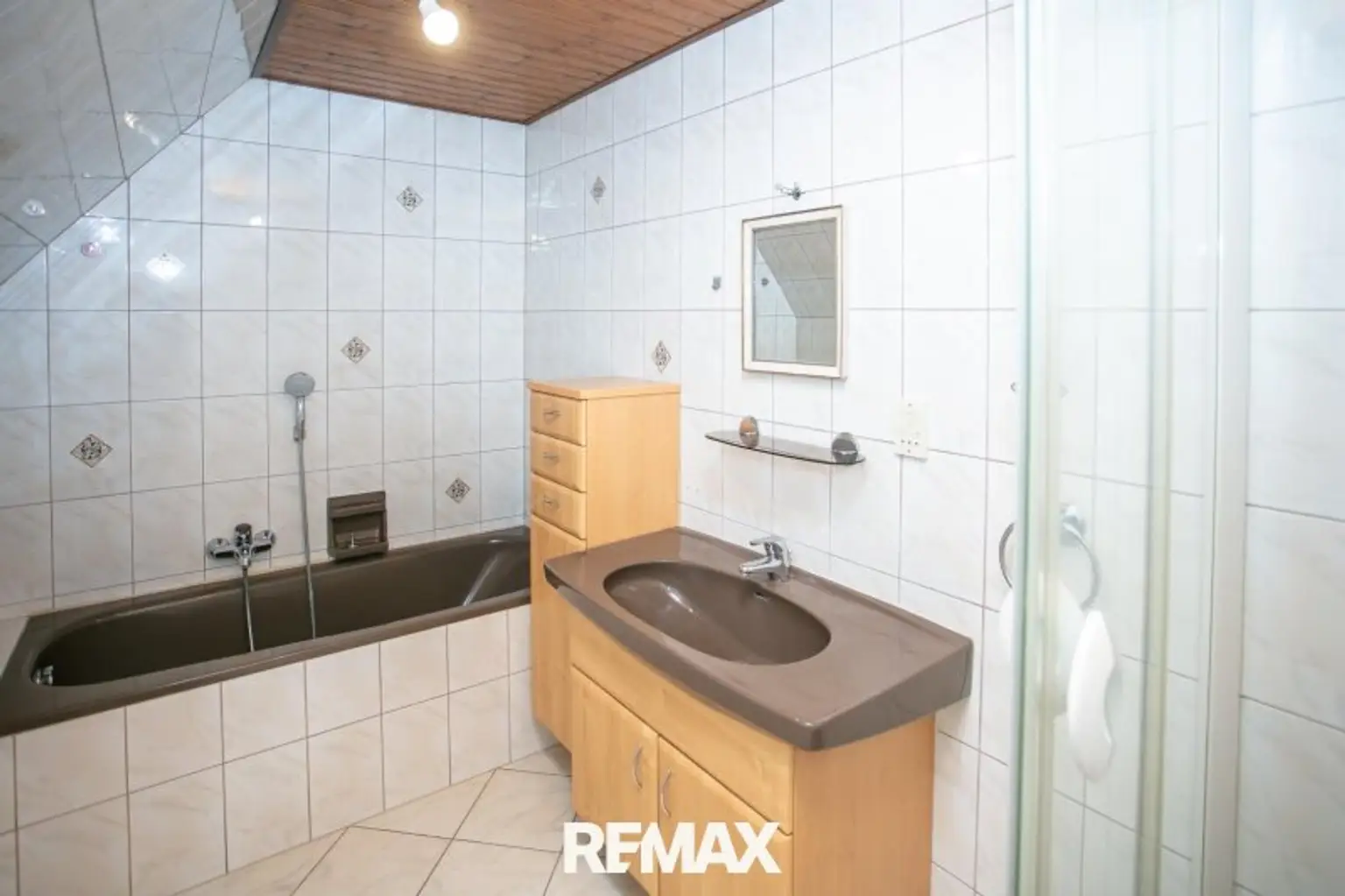 Badezimmer Ansicht 1
