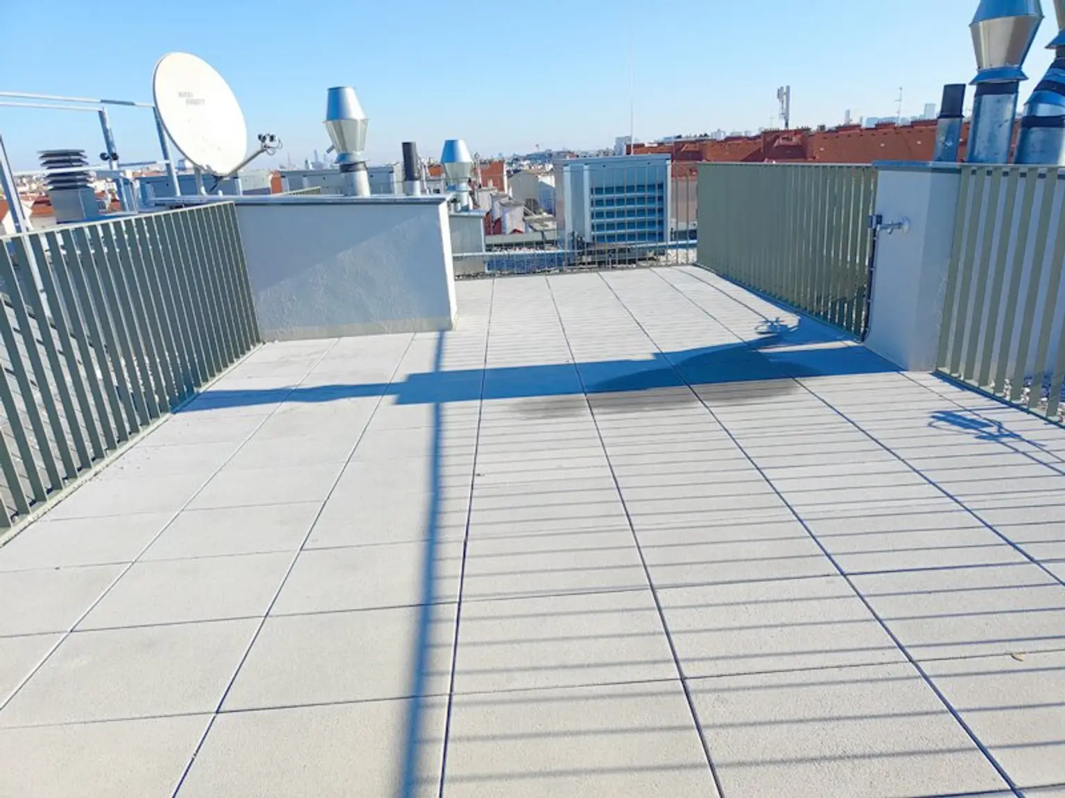 TERRASSENTRAUM! DG-Erstbezug mit Terrasse und Dachterrasse! Top80