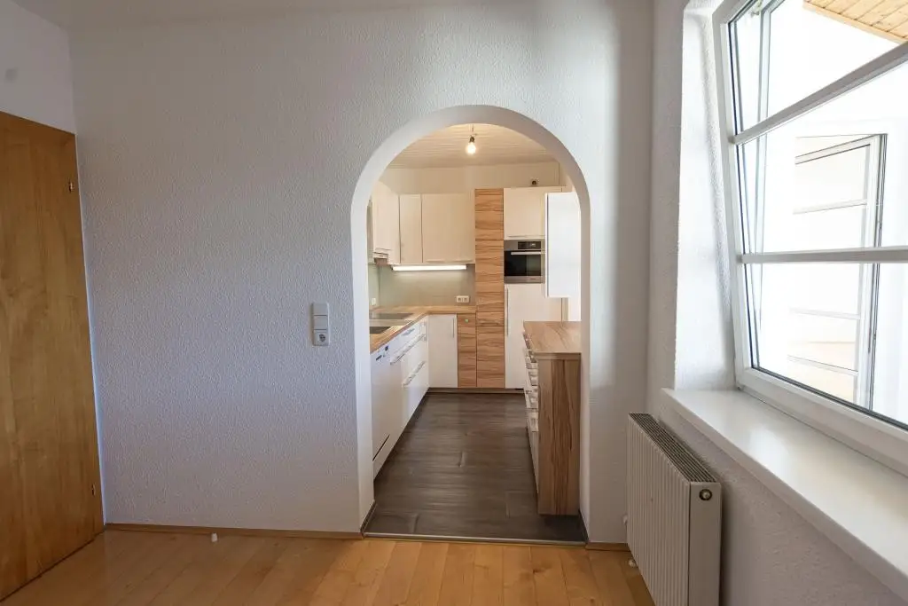 Gepflegte, helle und zentrale Wohnung mit Garage