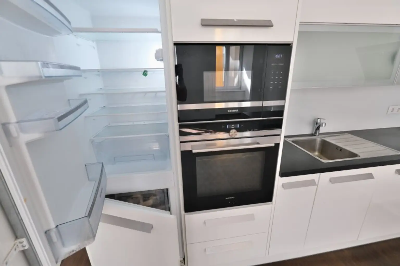 SIEBENBRUNNENPLATZ: Wohnküche + 2 Zimmer + 32 m² Terrasse (neben neuer U2-Station Reinprechtsdorfer Straße)