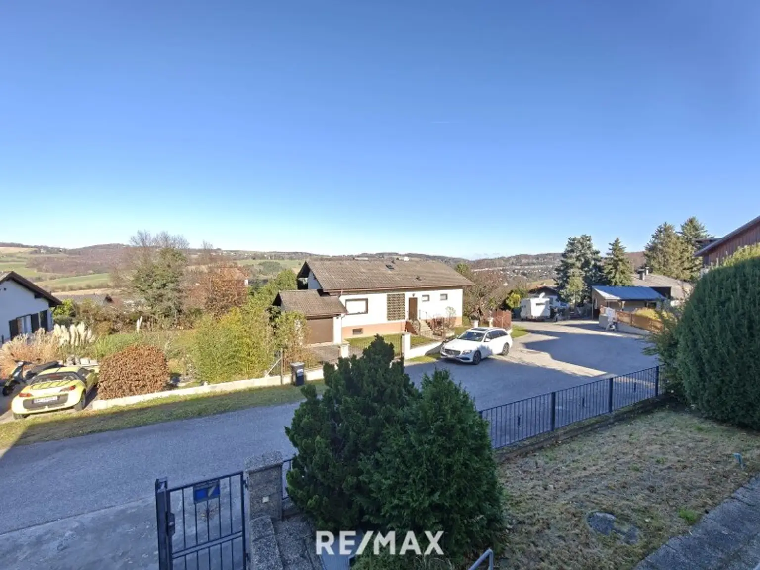 ca. 160m² NFL | Einfamilienhaus im Grünen | große Garage & Keller | Renovierungsbedarf