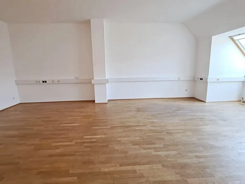 ZIEGLERGASSE bei FUZO Mariahilfer Straße, 141 m2 Bürofäche, 3 Zimmer, Serverraum, Küche, Klimaanlagen, Dachgeschoß