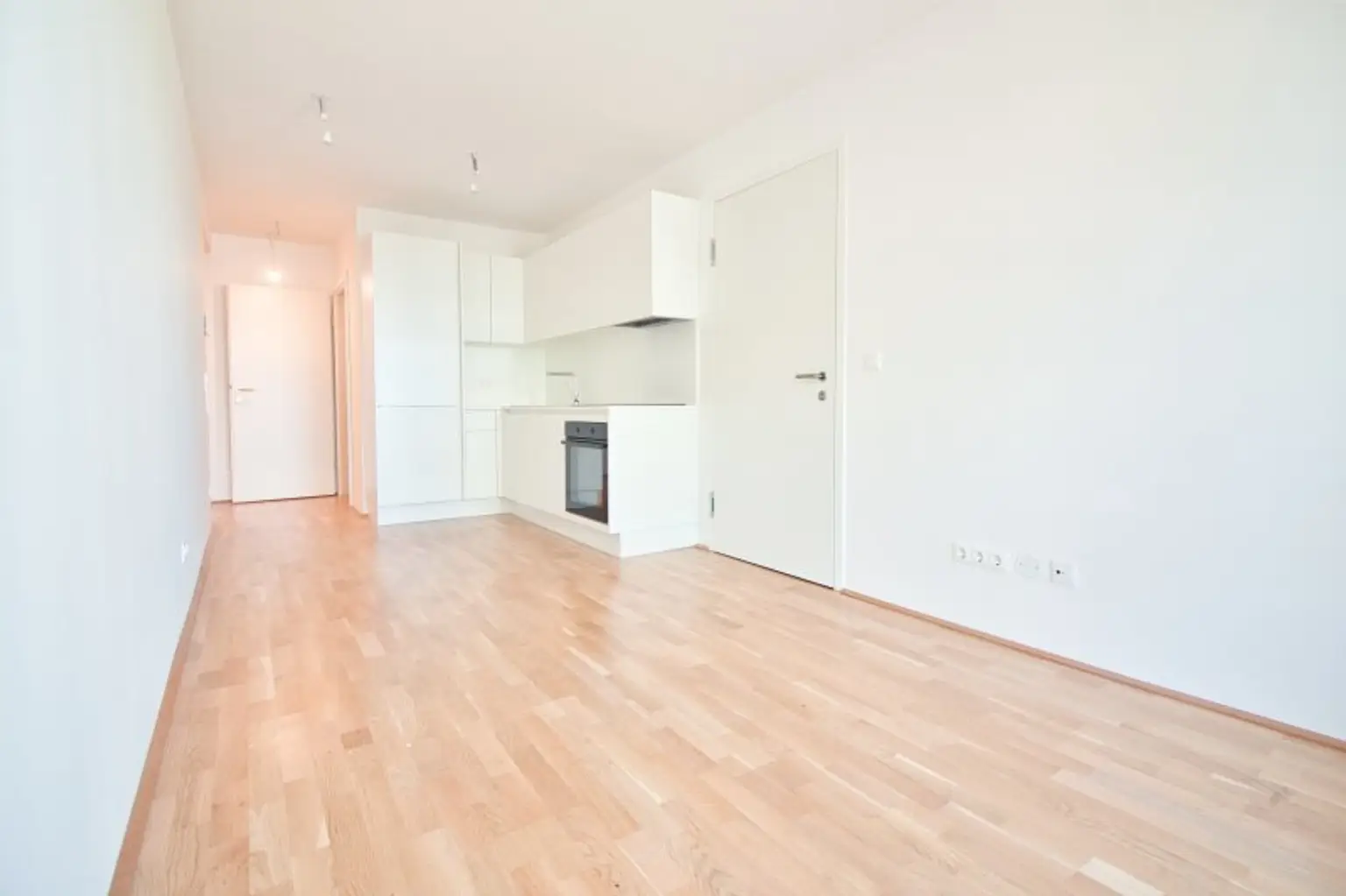 Arbeiten & Wohnen vereint – moderne 2-Zimmer-Wohnung mit Balkon & angrenzendem Büro mit separatem Zugang