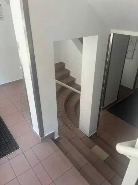 Bezaubernde 2-Zimmer-Wohnung mit KFZ-Stellplatz in Top-Lage des 4. Bezirks