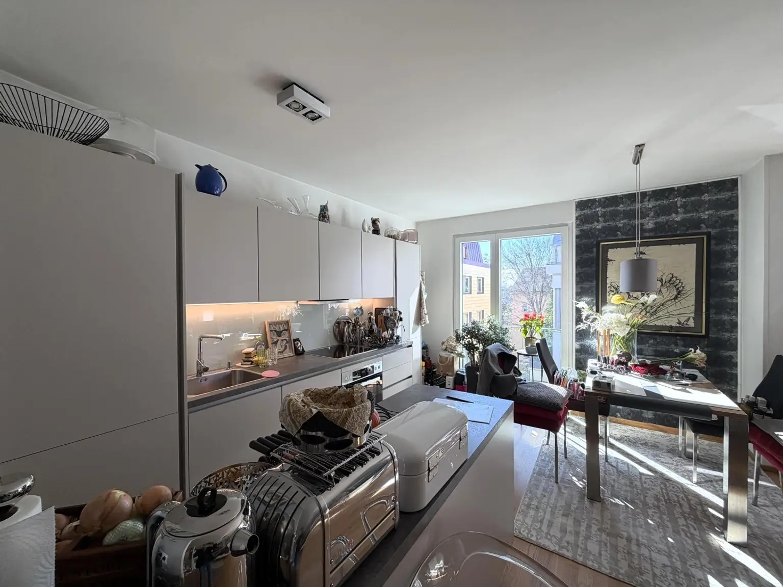 Wohnzimmer in bewohntem Zustand