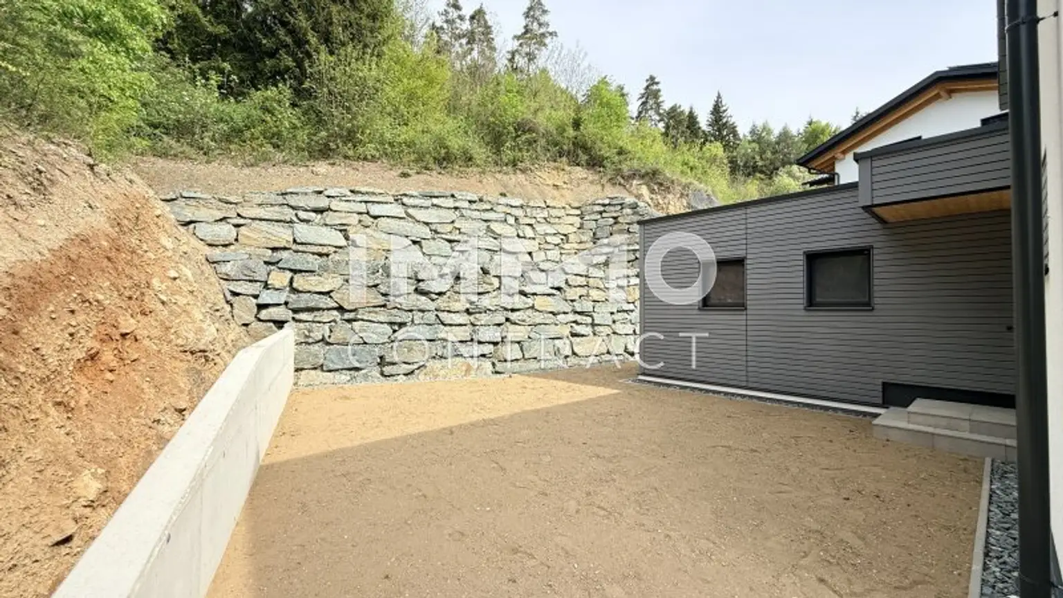 Modernes Griffner-Architektenhaus mit Burgblick