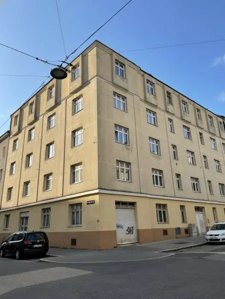 Eckzinshaus mit Rohdachboden