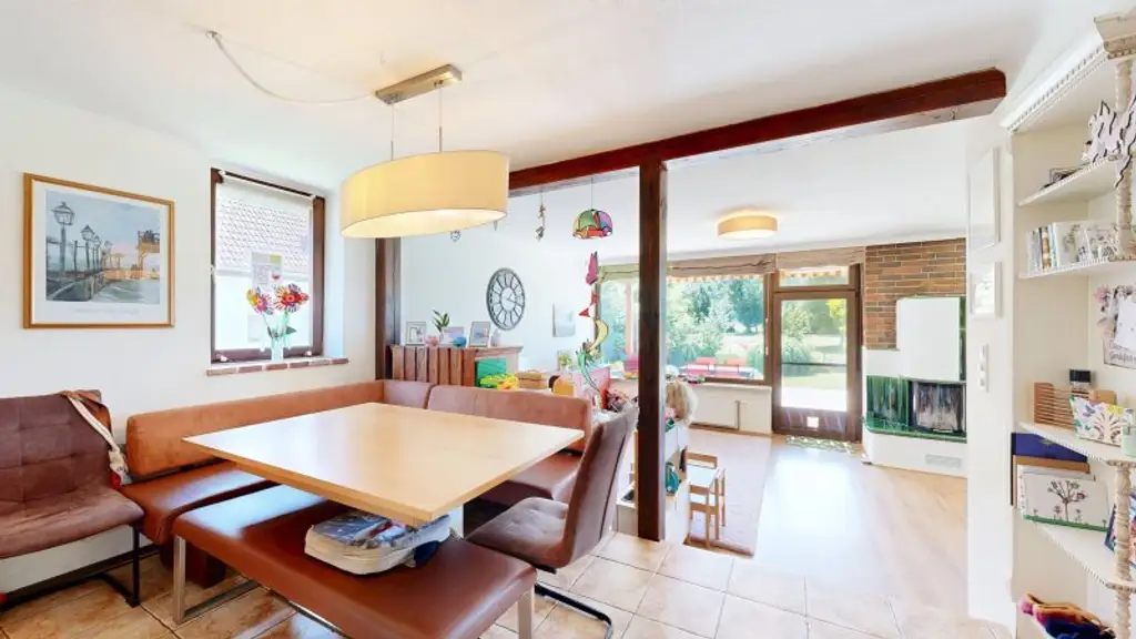 Entzückendes Einfamilienhaus mit großem Garten | 4 Zimmer | Terrasse und Balkon | Kamin