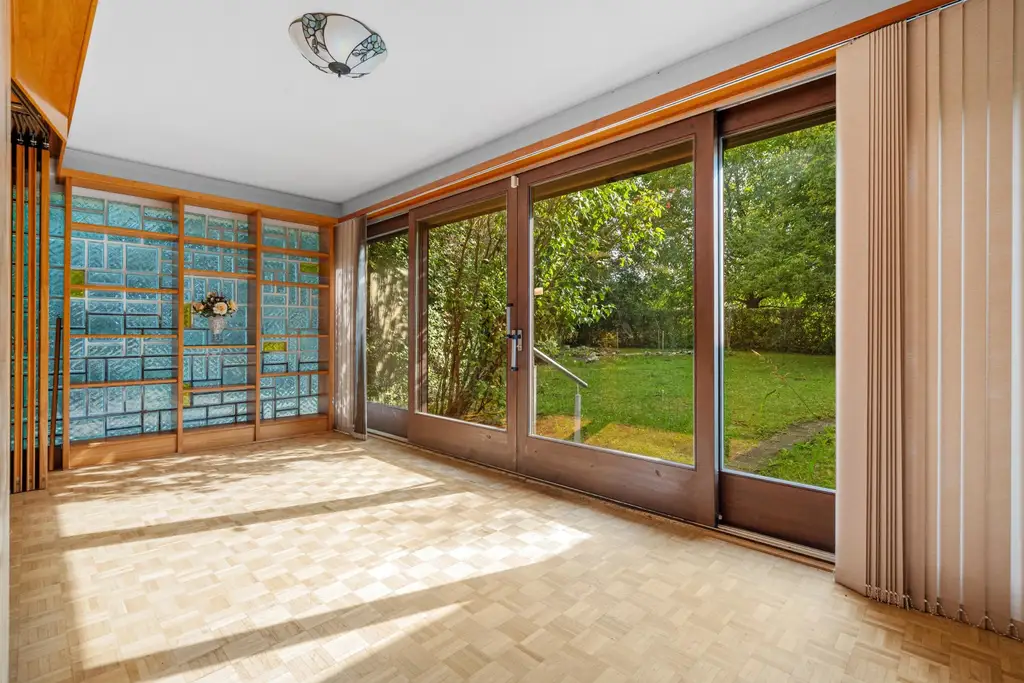 "Großzügiger Bungalow mit Wiennähe und XXL-Garage"