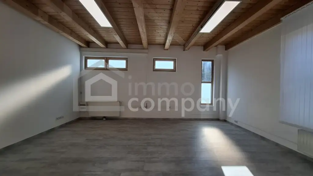 Modernes Bürogebäude in Zettling