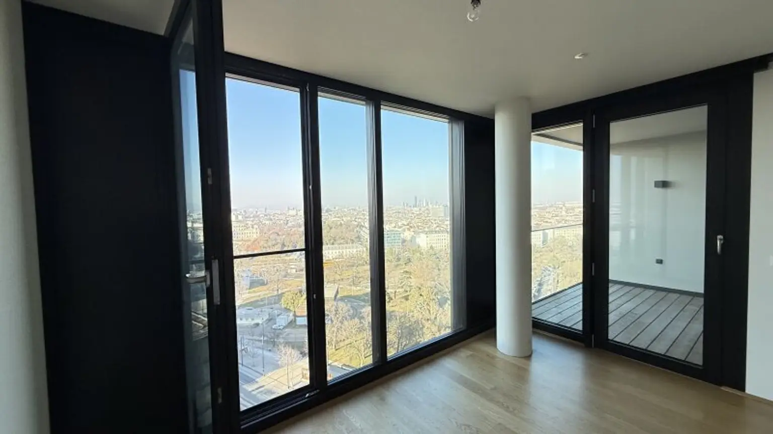 ***** Belvedereblick: unbefristete 3 Zimmer Neubau mit Loggia ab August zur Vermietung *****