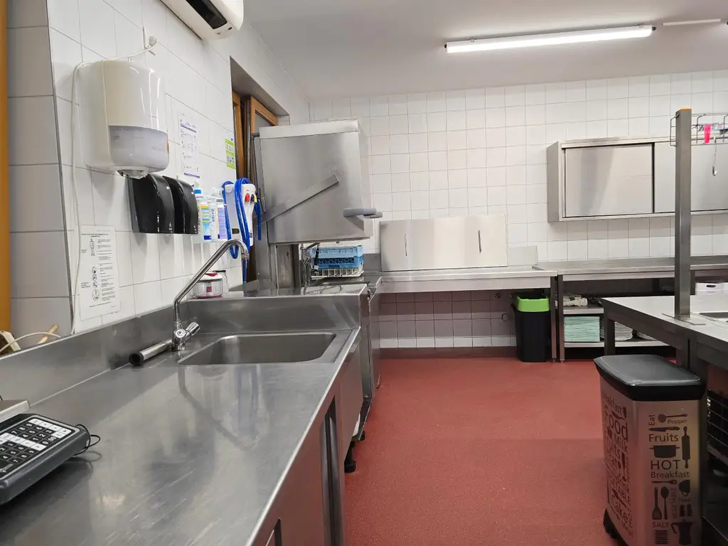 Großes Haus für Visionäre in Aussichtslage (Buschenschank, Weingärten)