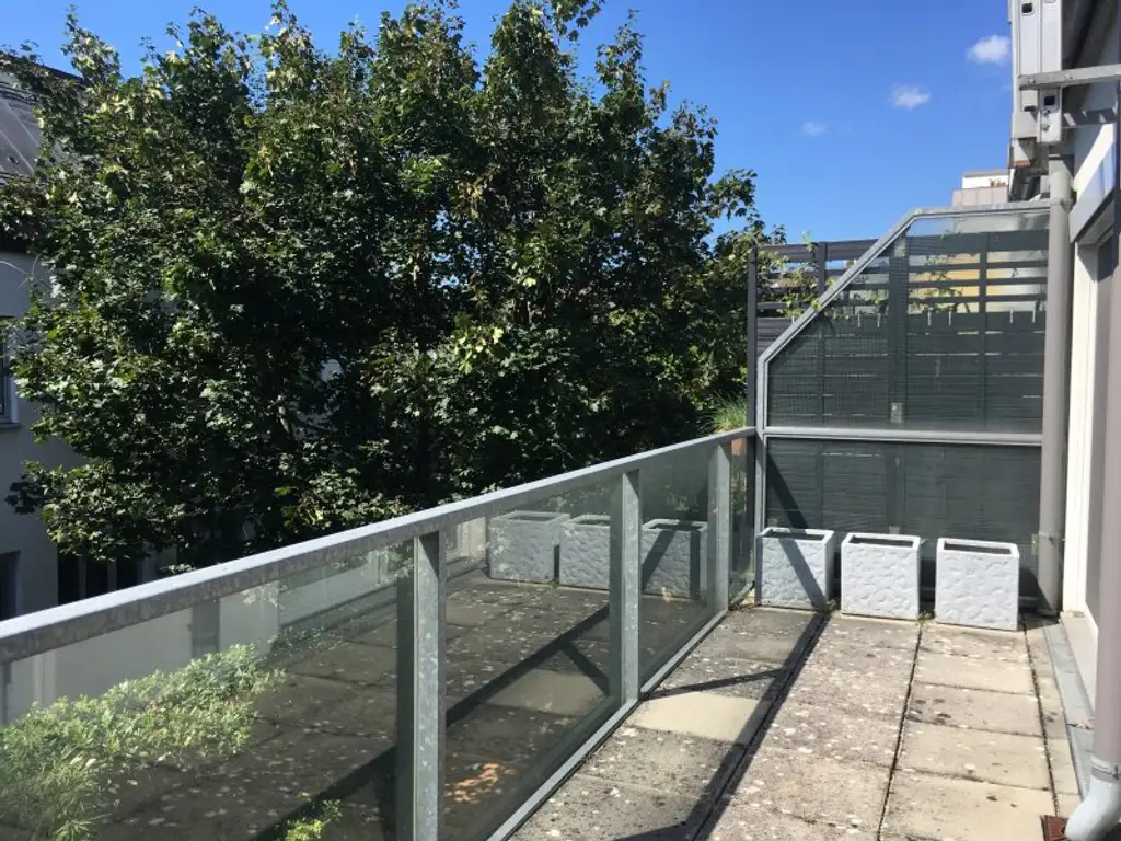 Moderne 3 Zimmerwohnung nähe Schloss Hetzendorf ruhe Lage Terrasse +Stellplatz