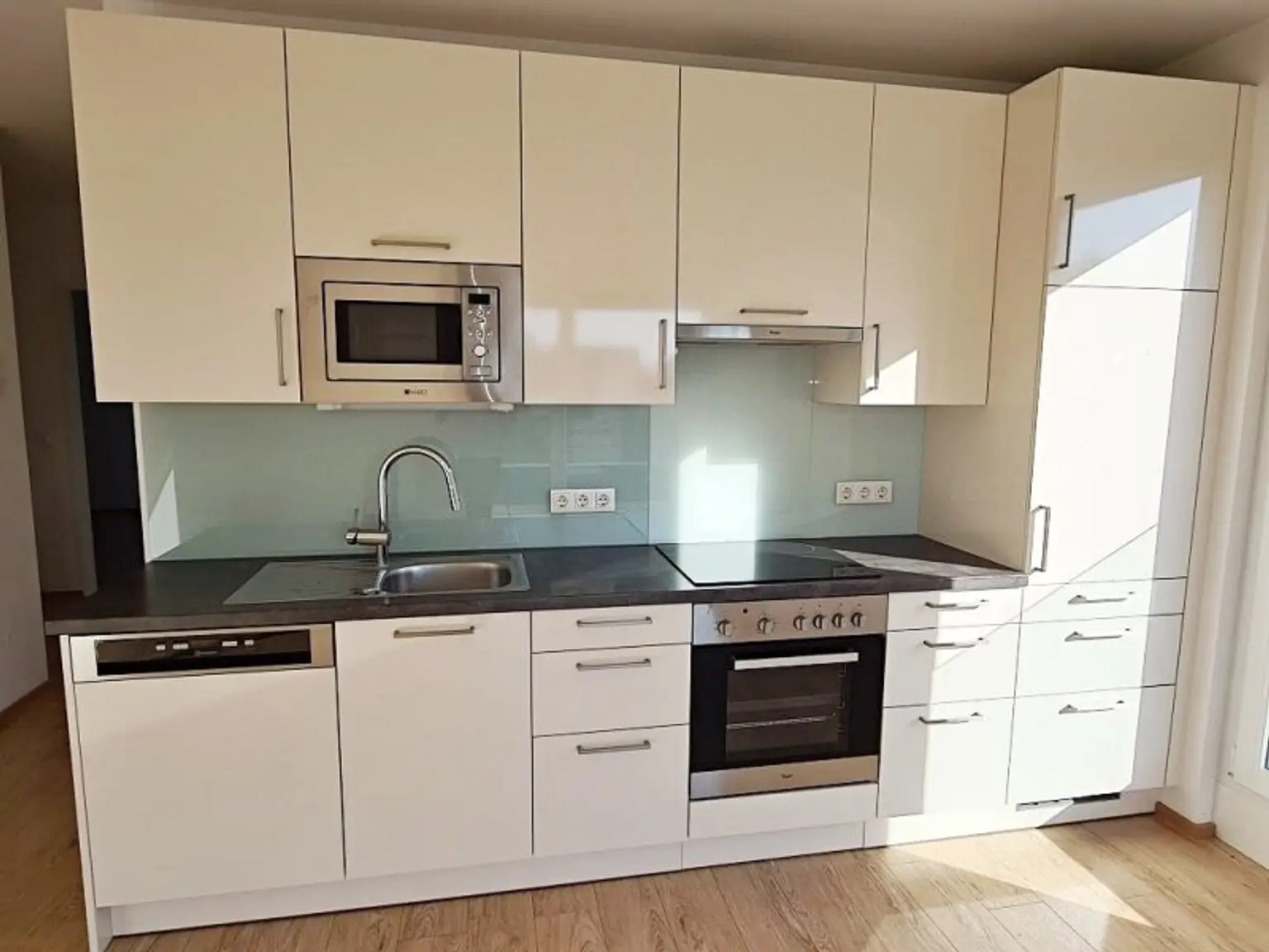 NEUBAU-RENDITEOBJEKT IM GRÜNEN, freier Mietzins, 10 Wohneinheiten mit Freiflächen, 5 Stellplätze, 748 m2 Grundstück, Aspern, U2-Nähe