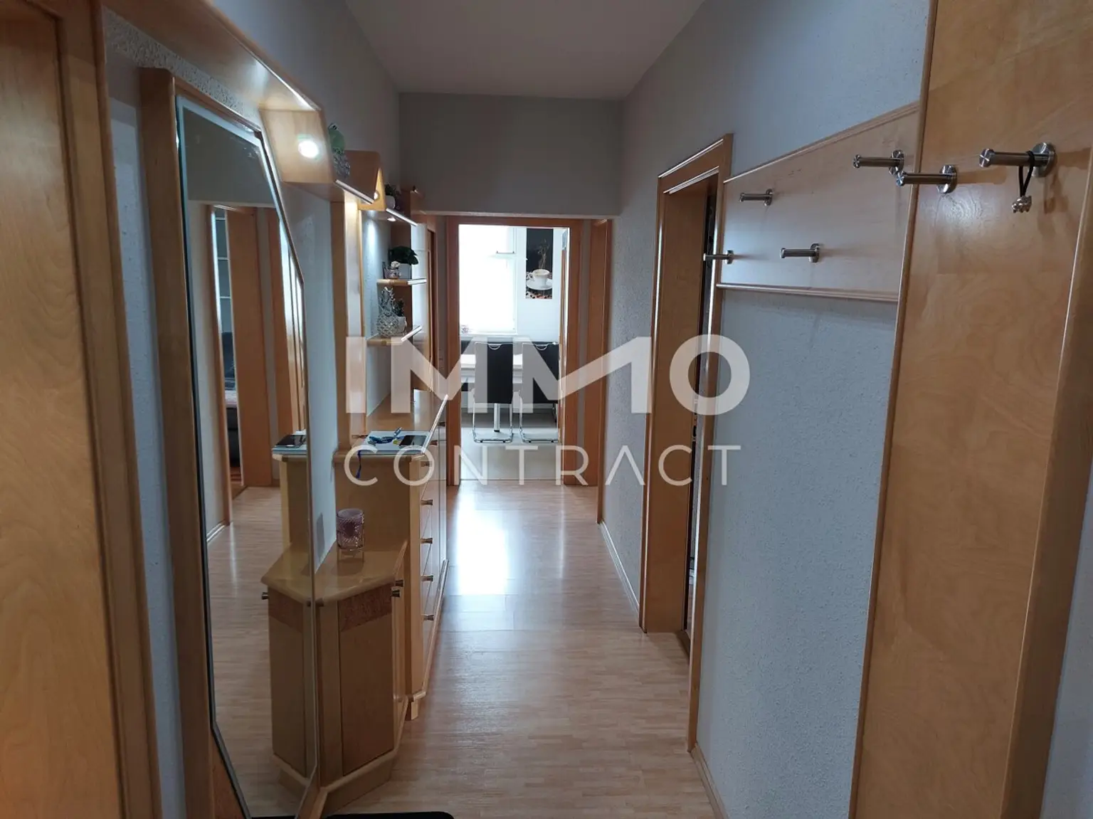 BESONDERS SCHÖNE 3 ZIMMERWOHNUNG MIT GROSSER LOGGIA UND MIT  EXKLUSIVER AUSSTATTUNG