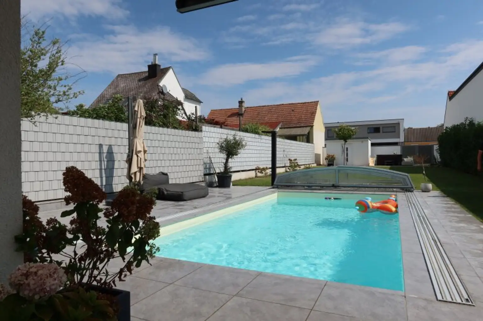 Modern Living in Enzersfeld – stilvolles Einfamilienhaus mit Garten & Pool