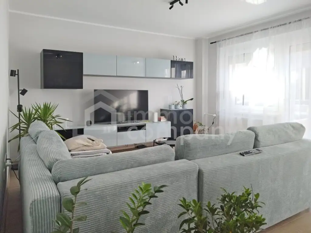 Familienwohnung mit 4 Zimmern im Zentrum mit großer Terrasse / eigene Garage - generalsaniert!