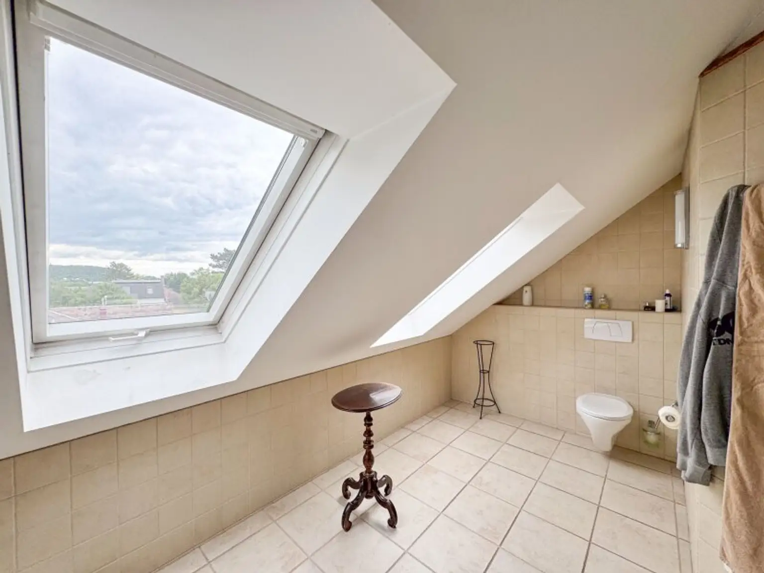 Einfamilienhaus mit Pool, Sauna & Wohnkeller auf Eigengrund in Toplage von Baden bei Wien