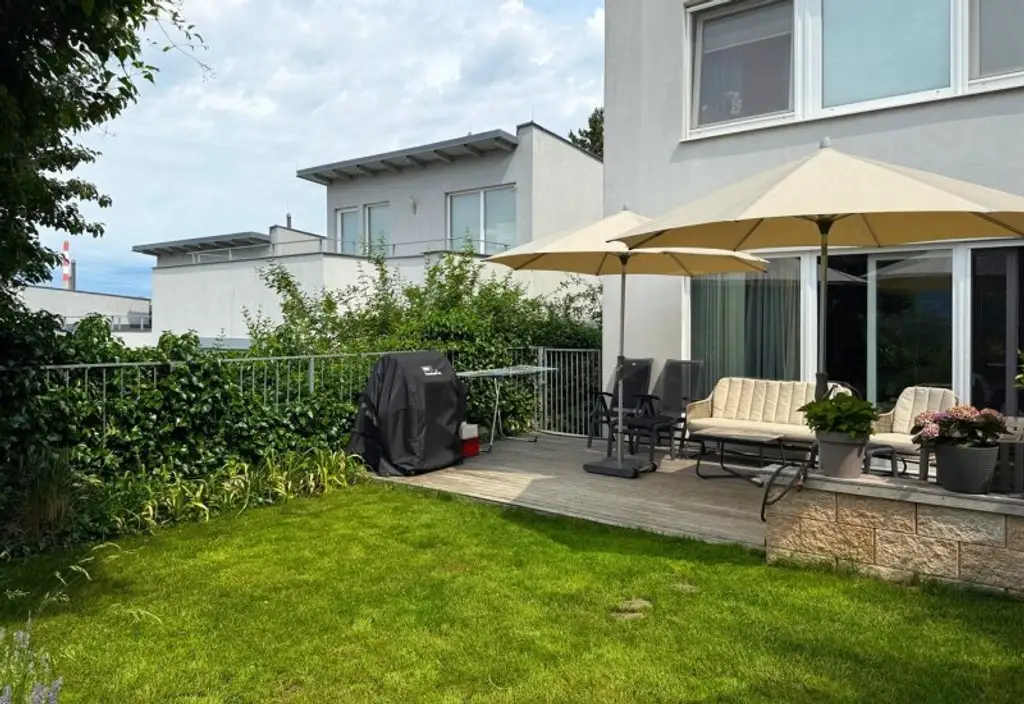 Helles Reihenhaus mit Fernblick und 2 Stellplätzen