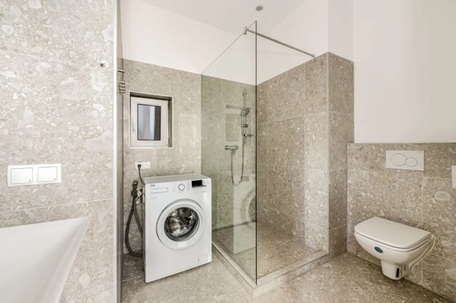 Helle 2-Zimmer Altbauwohnung - ruhige Innenhoflage