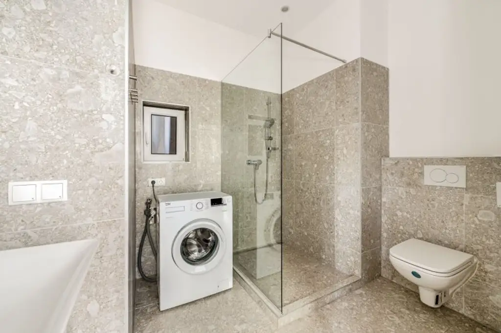 Helle 2-Zimmer Altbauwohnung - ruhige Innenhoflage