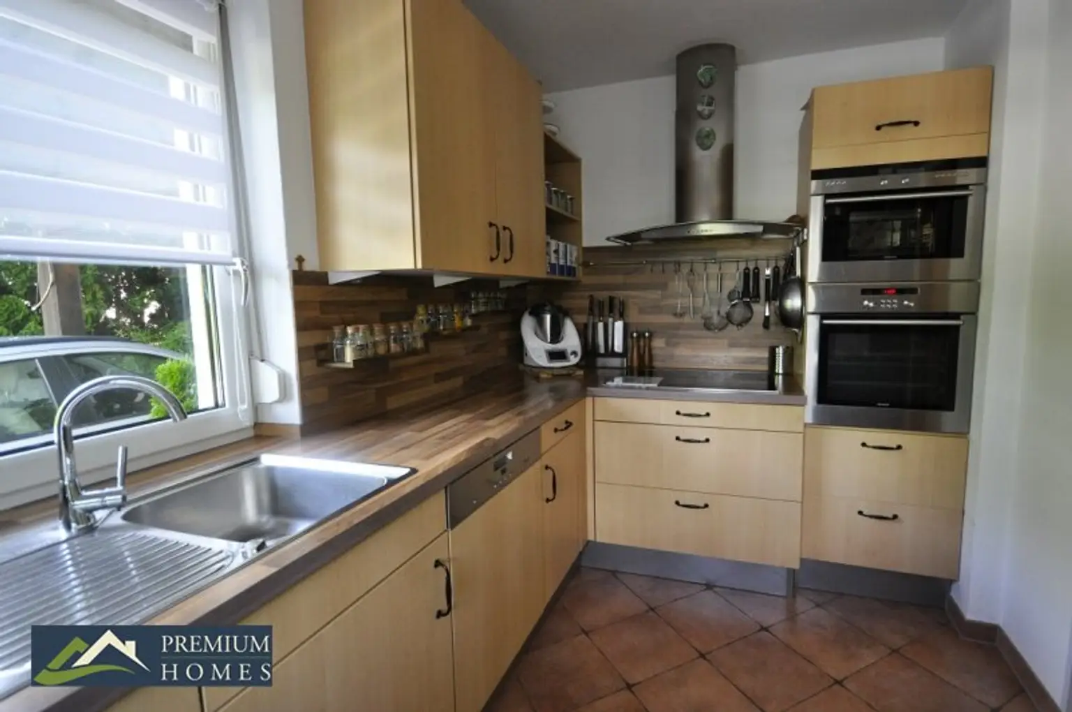 BREITENBACH am Inn - Großzügiges Einfamilienwohnhaus mit Terrasse, Balkon, Keller, Garage, zwei Carports, Garten, Gartenhaus, Geräte- und Holzschuppen