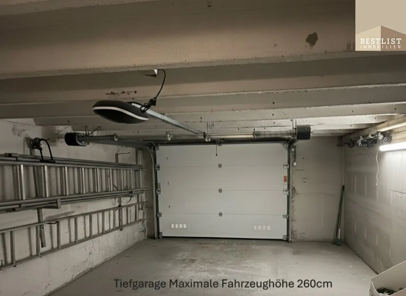 Einfamilienhaus mit Zubau - Tiefgarage und Garten