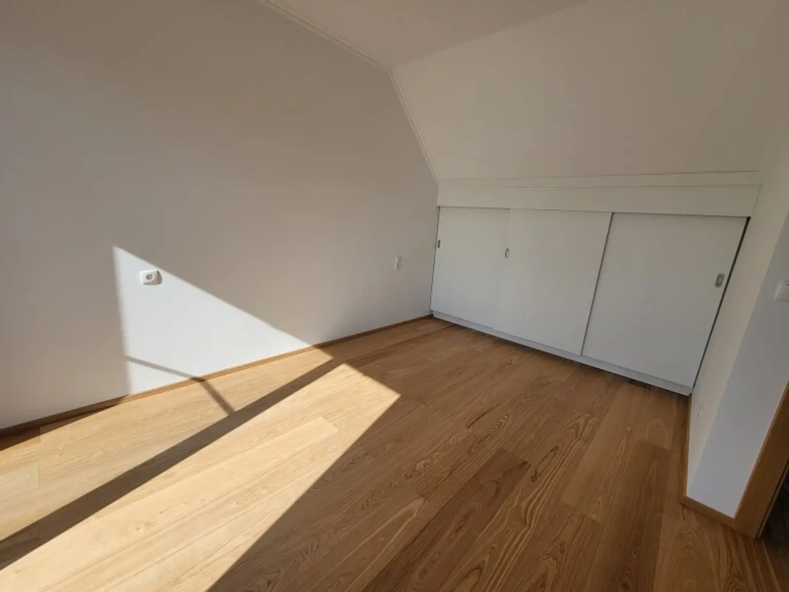ERSTBEZUG!! MODERNES EINFAMILIENHAUS AM NÖRDLICHEN STADTRAND VON WIEN - 1210 WIEN LEOPOLDAU.