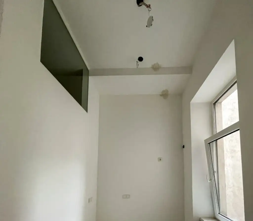 HISTORISCHES ZINSHAUS: wunderschön sanierte 2-Zimmer-Altbauwohnung