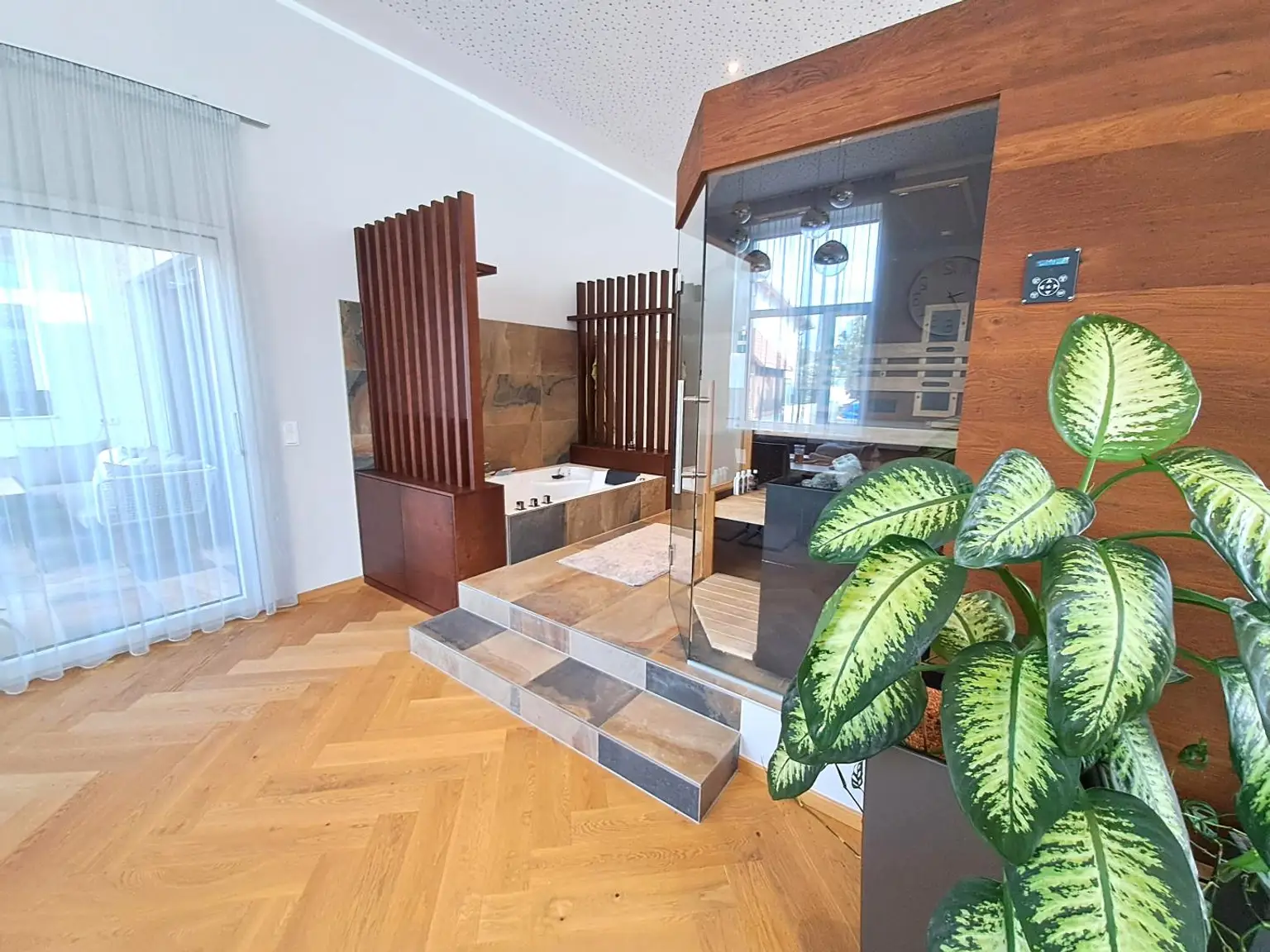 Verwirklichen Sie Ihren Traum! Exklusive Immobilie mit Terrasse, Sauna und Whirlpool