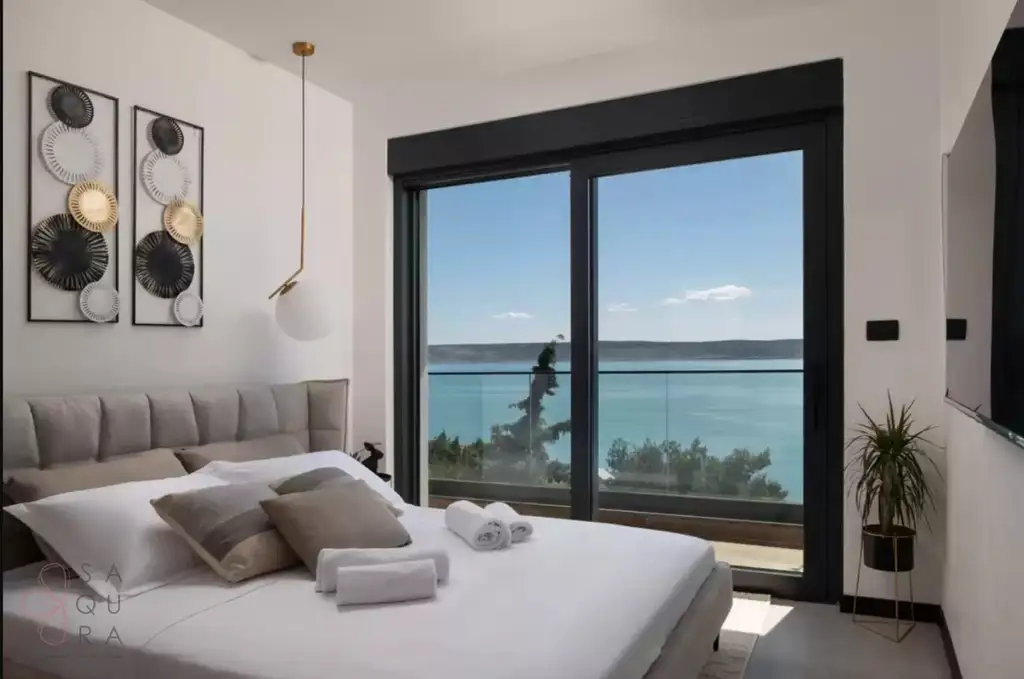 Exklusivität direkt am Meer – Moderne Luxusvilla bei Zadar mit 6 Suiten & Investmentpotenzial