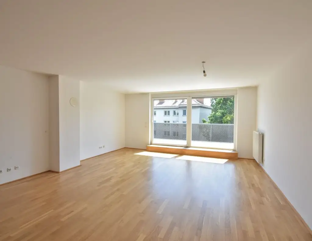 Helle 5-Zimmer-Wohnung mit Westbalkon, Klimaanlage und Tiefgarage