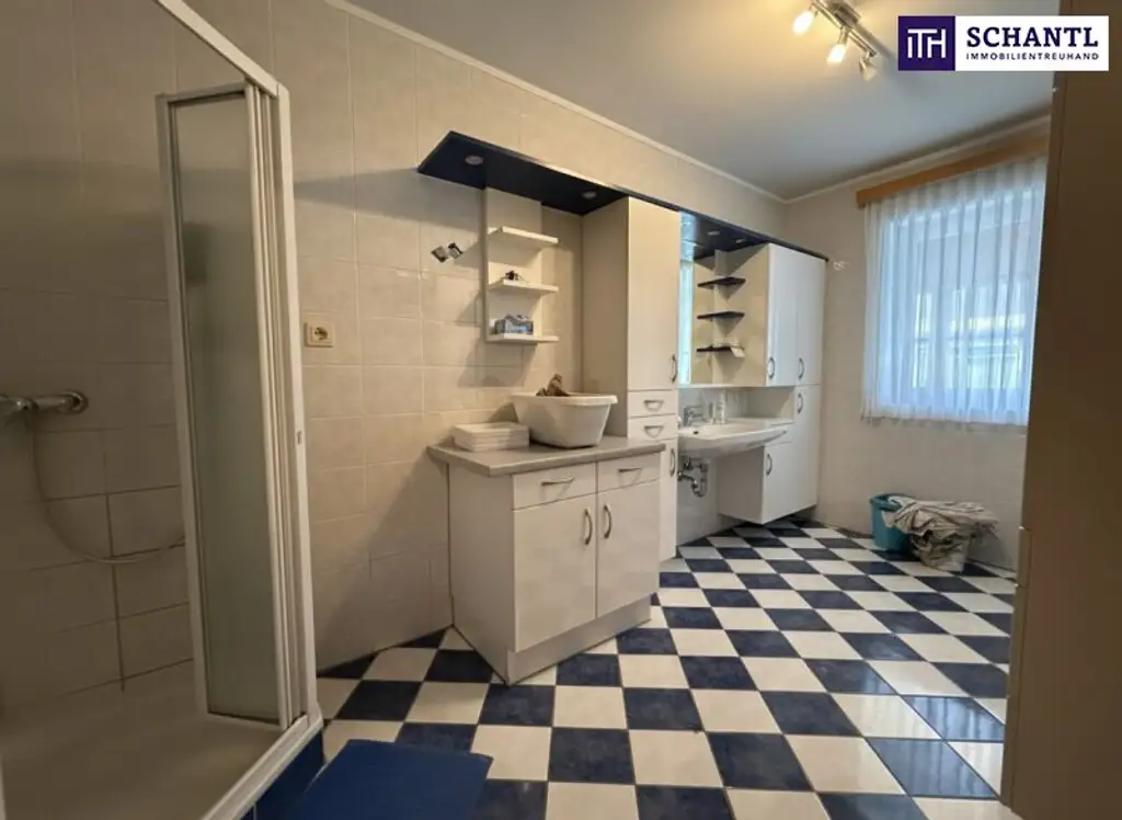 SONNENLAGE - Neuwertiges ca. 160m2 großes Traumhaus mit idyllischem Garten + Terrasse, 2 Garagen & Top-Ausstattung in Ruhelage