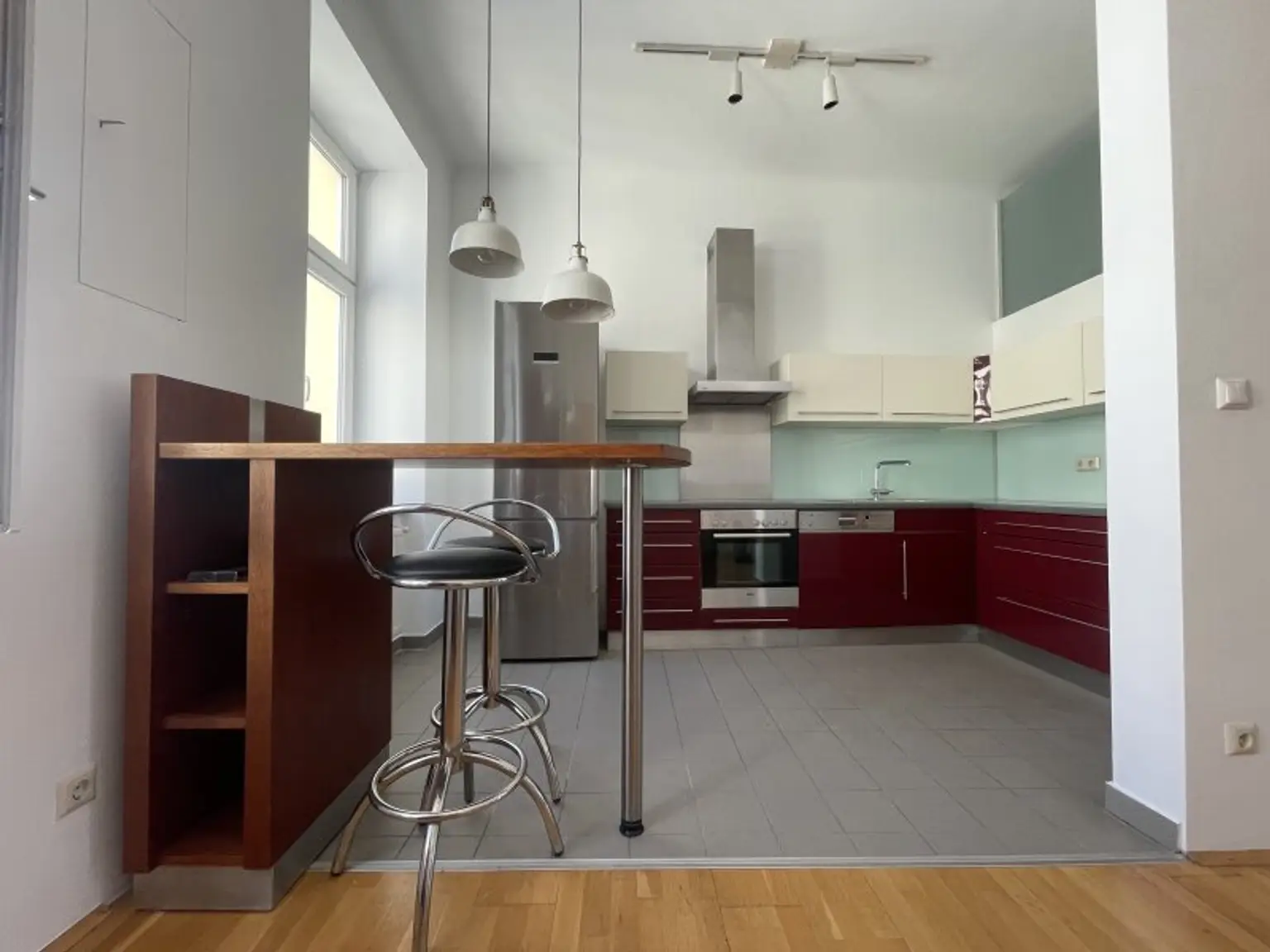 SCHÖNER Altbau + unweit Mariahilfer Straße + Höhe Hirschengasse!